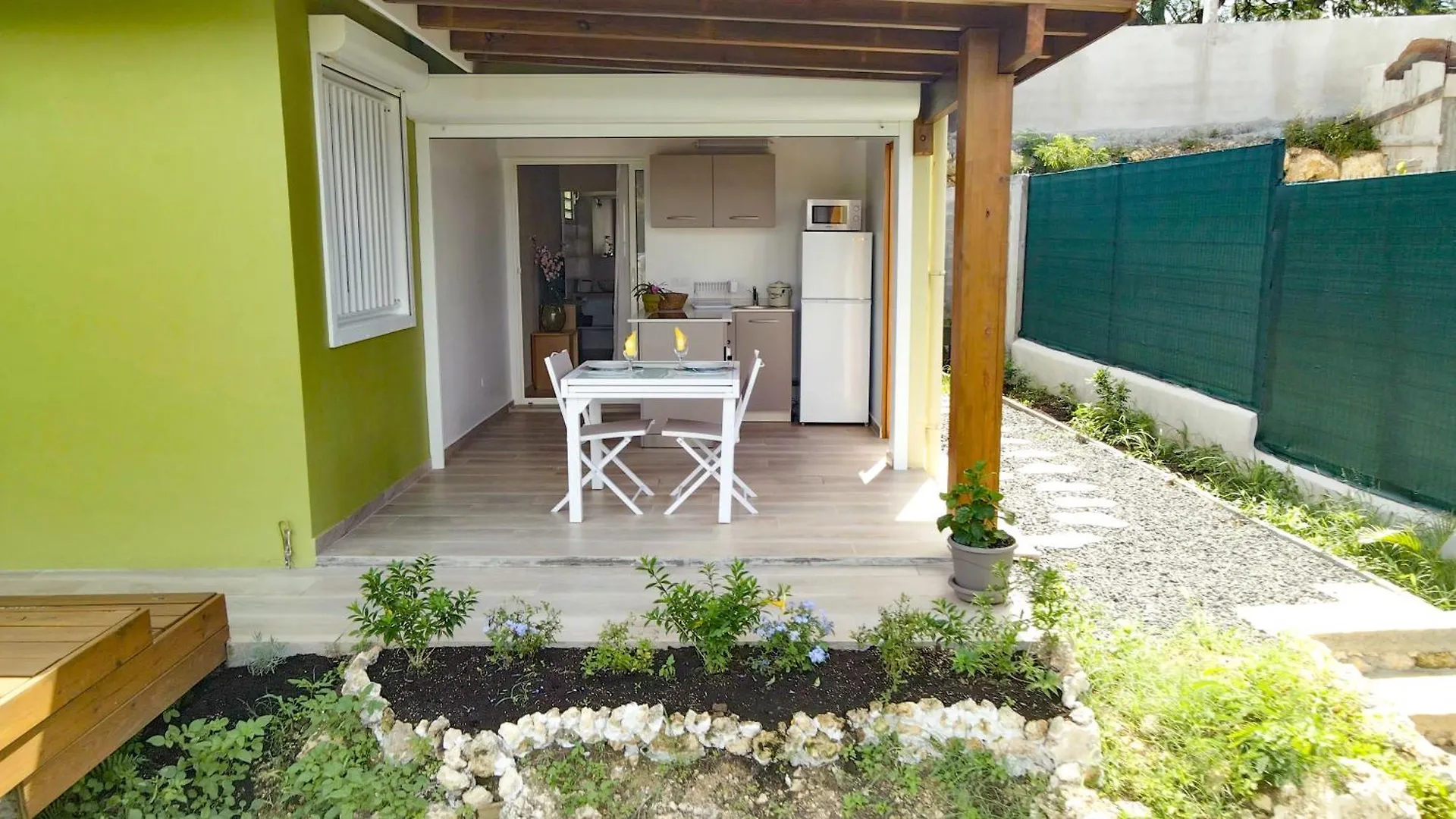 Studio Avec Piscine, A 3 Minutes A Pied Des Plages Sainte-Anne